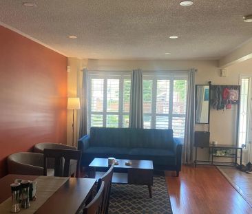 Detached Home For Lease | W9051238 - Photo 6