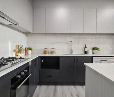 “New Designer 3 bedroom Townhouse &ndash; Coastal Luxury Living for... - Photo 5