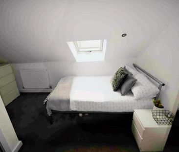 6 Beds 3 Baths - Photo 3