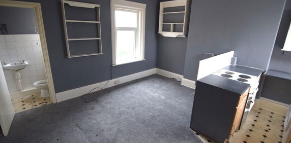 To Let Studio - Photo 2