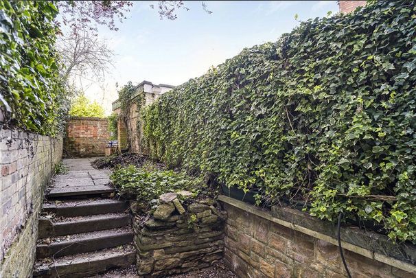 4 bedroom terraced house to rent - Photo 1
