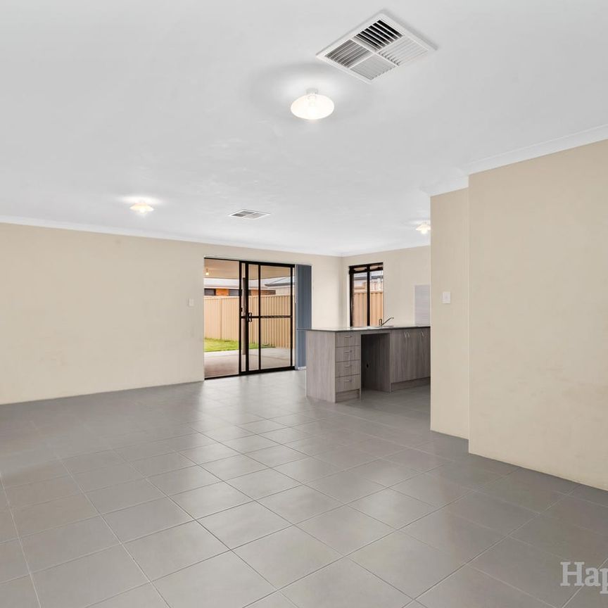 Family Home with park view in Prestigious Redgum Estate - Photo 1