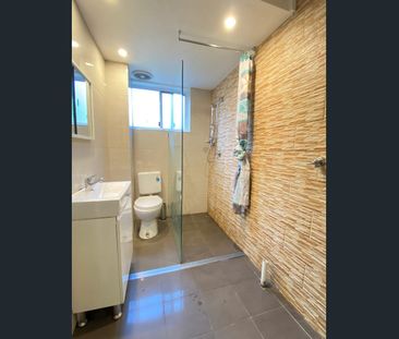 PRIME WESTMEAD LIVING! - Photo 4