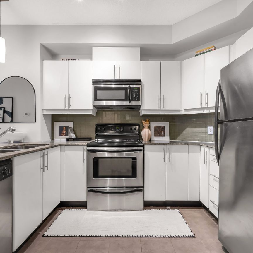 For Lease - 18 Harbour Street Unit# 504, Toronto, Ontario - Photo 1