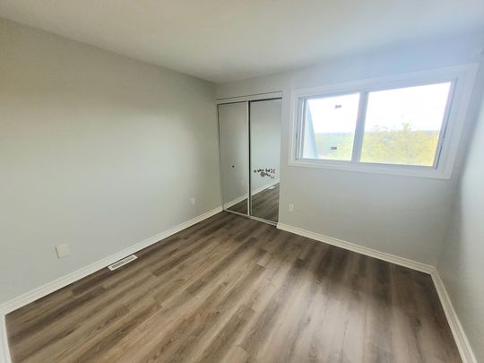For Lease - 477 Dean Avenue Unit# 18, Oshawa, Ontario - Photo 1