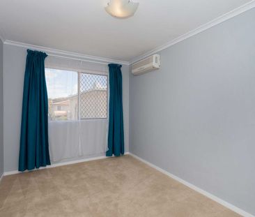 REFURBISHED TOWNHOUSE! - Photo 4