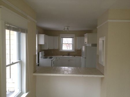 Bright and sunny 3 bedroom character suite one block from 13 ave strip - Photo 4