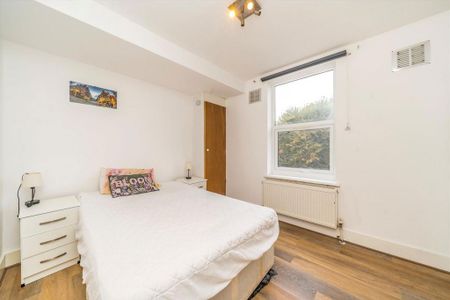 3 bedroom flat to rent - Photo 2