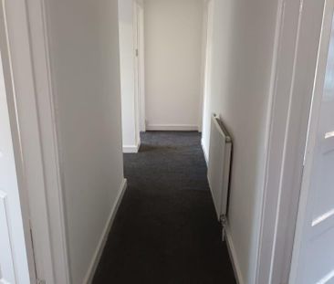 3 bedroom flat to rent - Photo 4