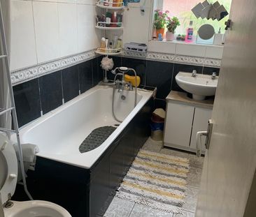 Room in a Shared House, Jephson Road, E7 - Photo 3