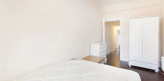 2 bedroom flat in Balham - Photo 2