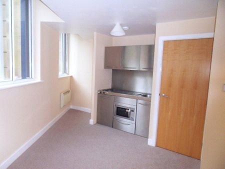 Studio to rent - Photo 5
