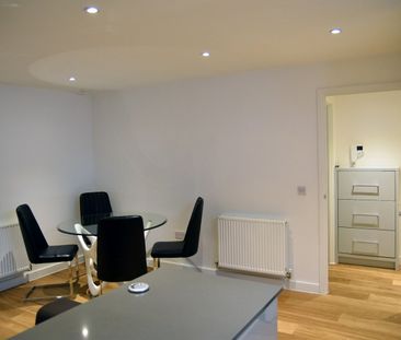 1 Bed Flat, Lighterage Court, TW8 - Photo 2