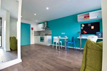 Premier 2-bed - Photo 5