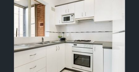 Boutique parkside apartment a stroll to Queens Park and Centennial Parklands - Photo 5