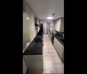 Room in a Shared House, Victoria Street, RG1 - Photo 1