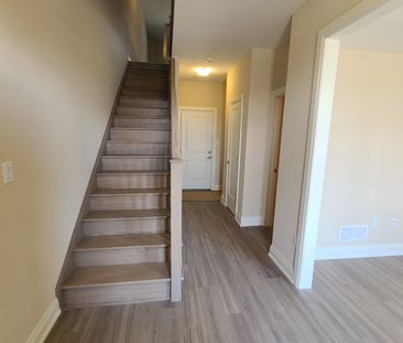 For Lease - 3287 Homestead Drive, Hamilton, Ontario - Photo 3