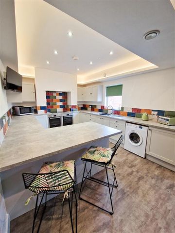 1 bedroom in a house share to rent - Photo 2