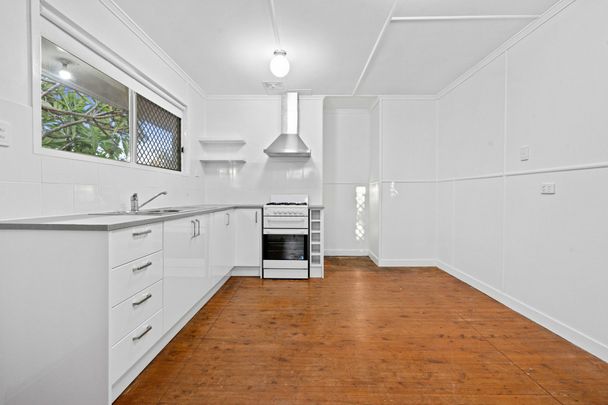 16 Hampton Street, NEWTOWN - Photo 1