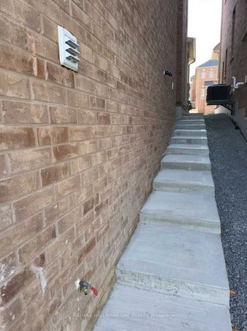 For Lease - 18 Frank Kelly Drive, East Gwillimbury, Ontario - Photo 3