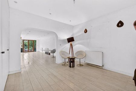 4 bedroom detached house to rent - Photo 3