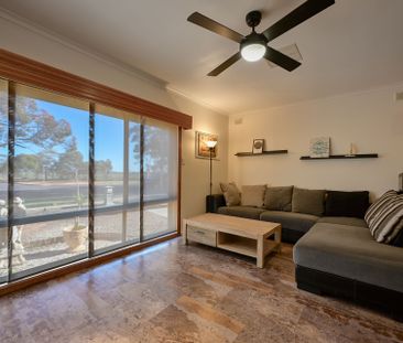 Spacious 3-Bedroom Family Home for Rent - Photo 2