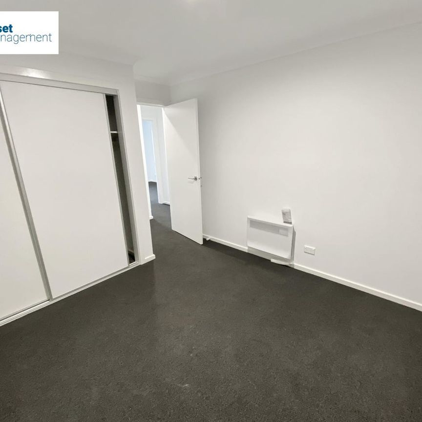 3-Bedroom Townhouse in a Quiet Location! With A/C unit upstairs - Photo 1