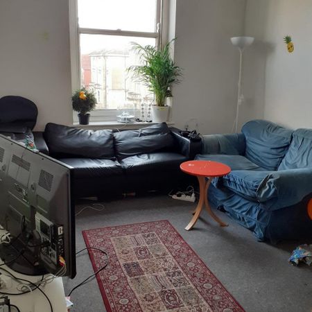 Student Properties to Let - Photo 3