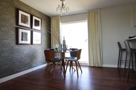 3 bedroom flat to rent - Photo 3