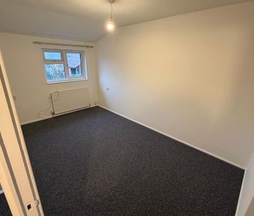 3 bedroom end of terrace house to rent - Photo 2