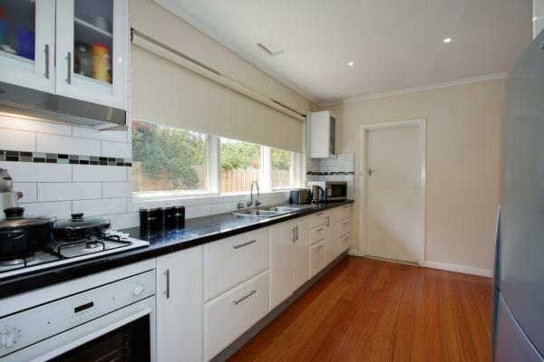Spacious 2-Bedroom Unit in Prime Location - Photo 1