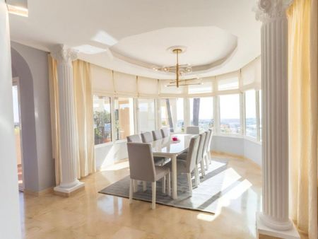 Luxury 5 room Detached House for rent in Benahavís, Spain - Photo 2