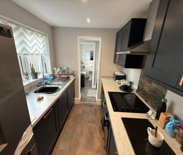 3 bedroom end of terrace house to rent - Photo 3