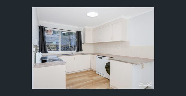 Fully Furnished 2 Bed Unit - Internet & Water Included! - Photo 1