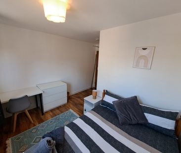 Room in a Shared Flat, Poplar, E14 - Photo 6