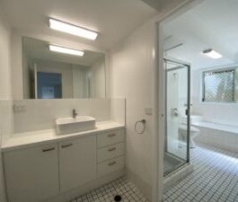 2/20 Aquila Court, Mermaid Waters QLD 4218 - Photo 1