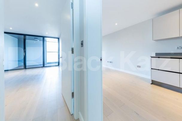 Spacious modern 1 bedroom apartment in Crouch End - Photo 1