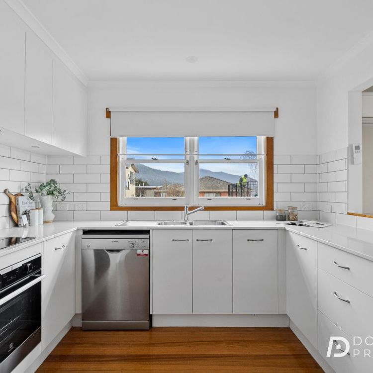 64 ashbourne grove, west moonah tas 7009 - Photo 1