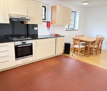 Room in a Shared House, Very Near The Common Area, W5 - Photo 5