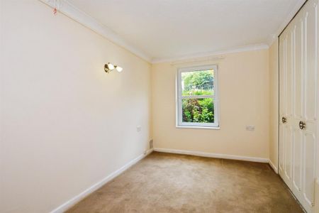 1 bedroom retirement property to rent - Photo 5