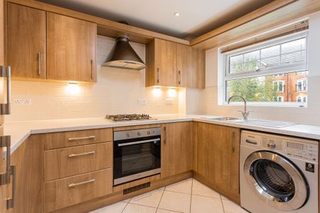 Woodfield Road, Woodfield Lodge Woodfield Road, RH10 - Photo 2