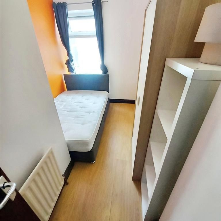 1 bedroom in a house share to rent - Photo 1