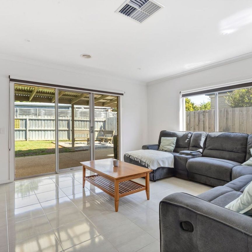Stylish Family Living in Warralily Coast - Photo 1
