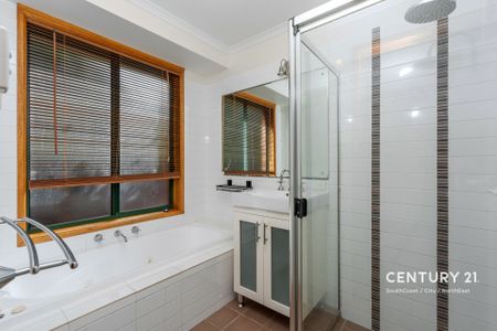 Spacious Family Home in a Prime Coastal Location - Photo 2