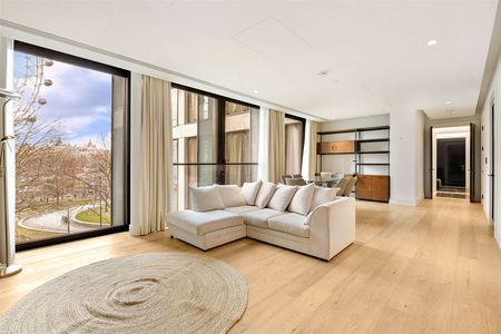 A 2 bed, 2 bathroom luxury apartment in one of the most desirable new developments that central London has to offer. - Photo 4