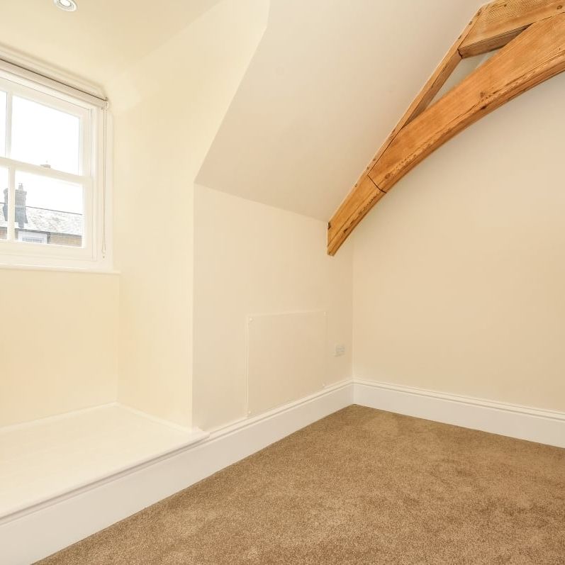 3 bedroom mews to rent - Photo 1