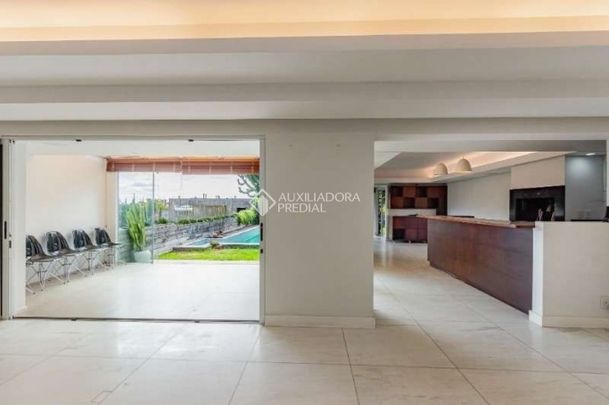 Casa com 4 quartos e 400m² para alugar em Cristal, Porto Alegre. - Foto 1