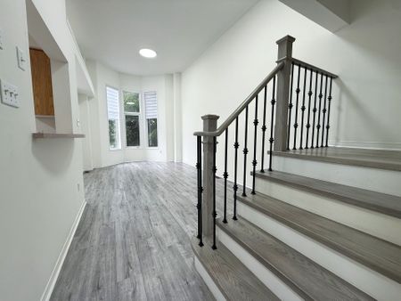 For Lease - 90 Bridlepath Street, Richmond Hill, Ontario - Photo 3