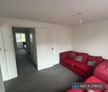 3 bedroom flat to rent - Photo 1