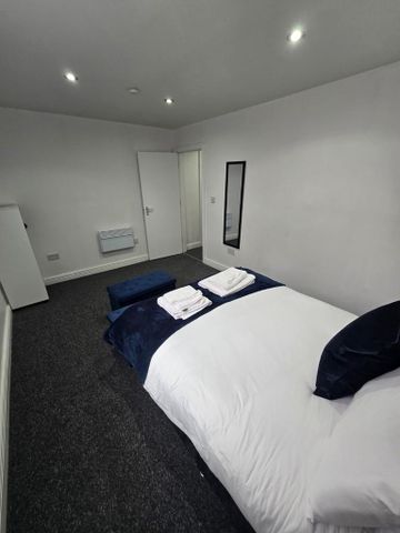 14 bedroom block of apartments to rent - Photo 5